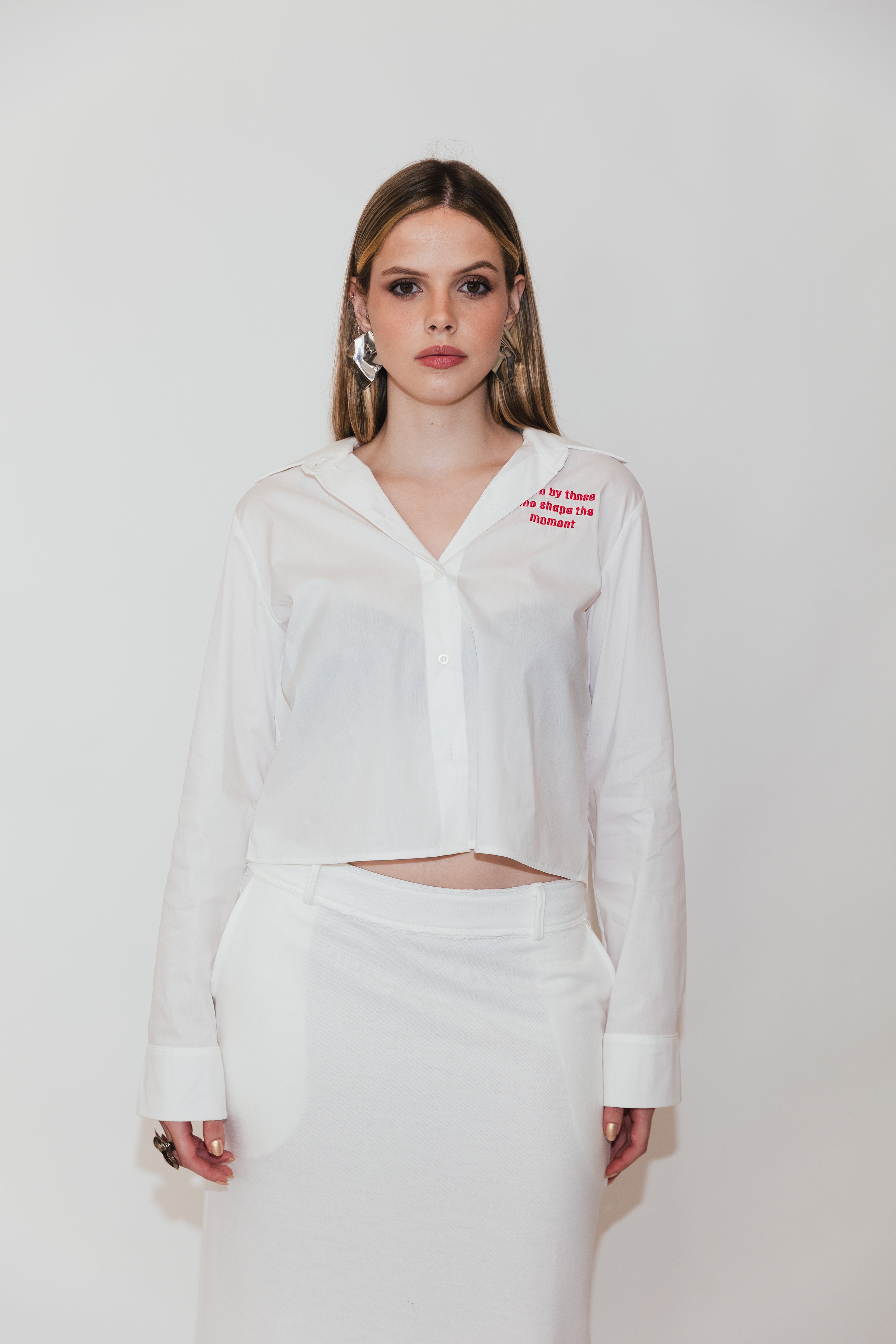 CAMISA BOXY BORDADA
