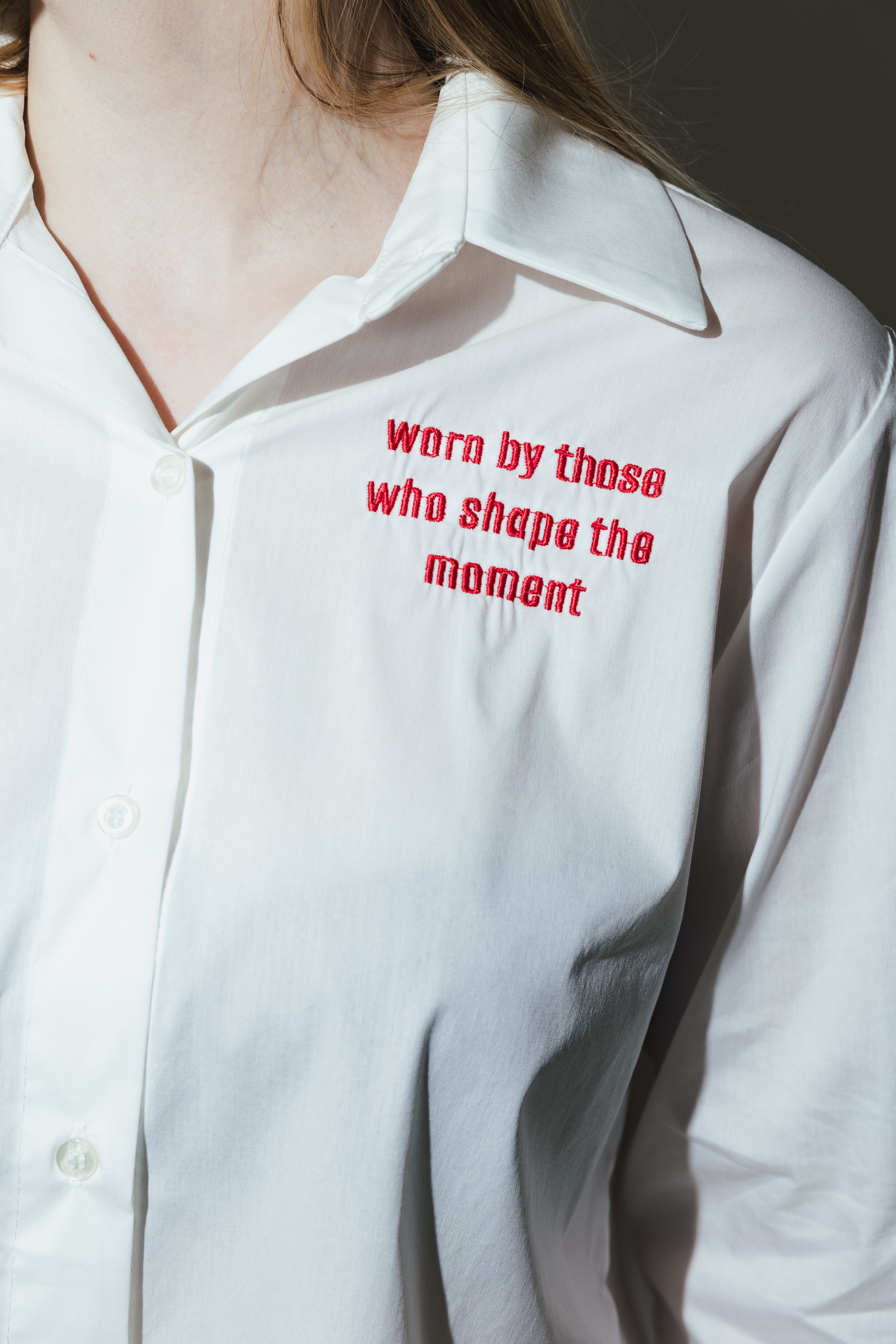 CAMISA BOXY BORDADA